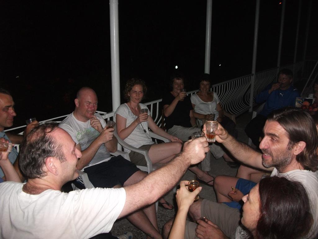 Giorgi'S Homestay Koetaisi Buitenkant foto