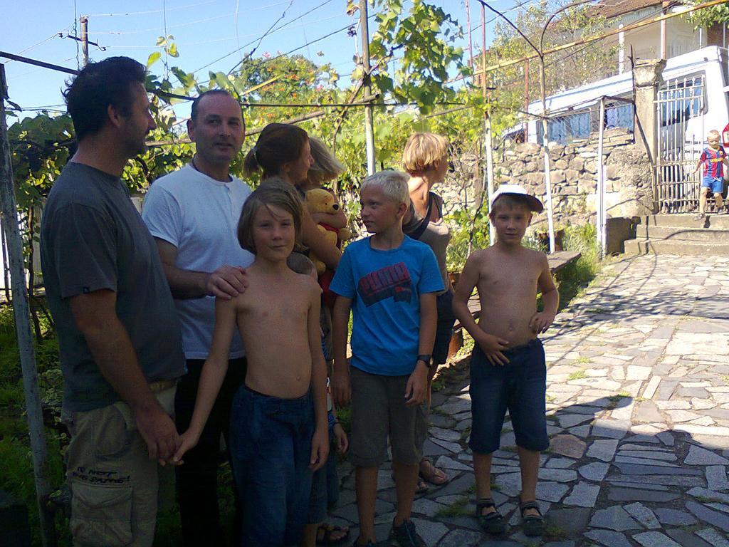 Giorgi'S Homestay Koetaisi Buitenkant foto