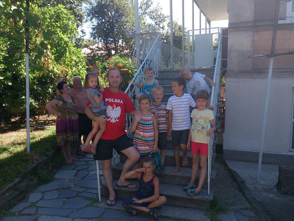 Giorgi'S Homestay Koetaisi Buitenkant foto