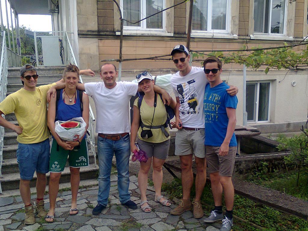 Giorgi'S Homestay Koetaisi Buitenkant foto