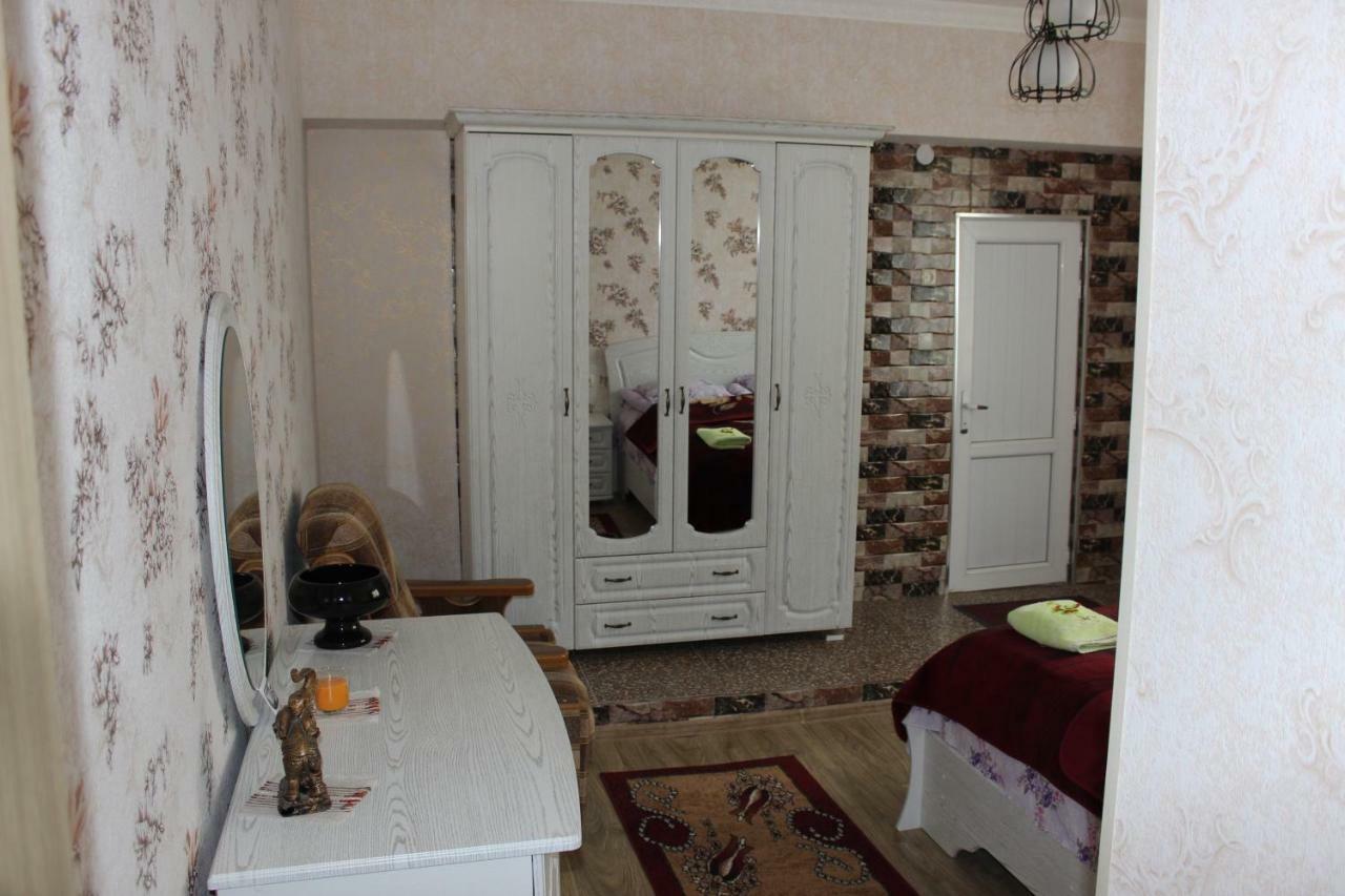 Giorgi'S Homestay Koetaisi Buitenkant foto